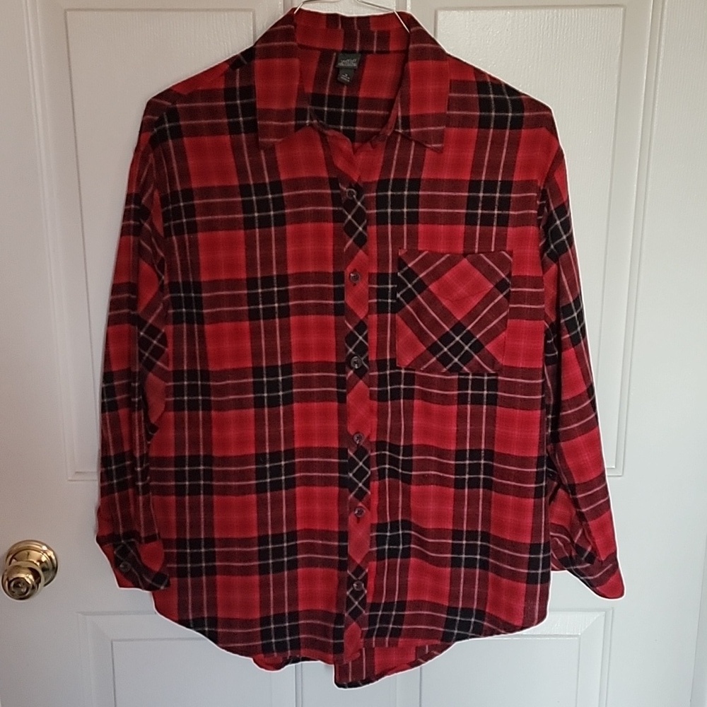 Wild Fable, women's buttondown, long sleeved plaid shirt, medium, red & black.